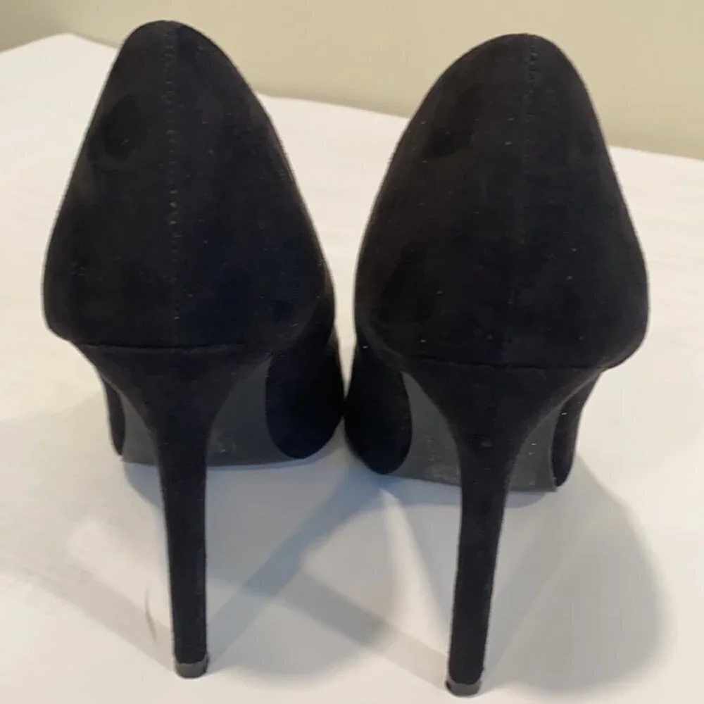 Atmosphere Velvet heels